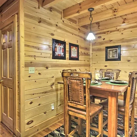 Cabin With Hot Tub About 2 Mi To Island In Pigeon Forge!